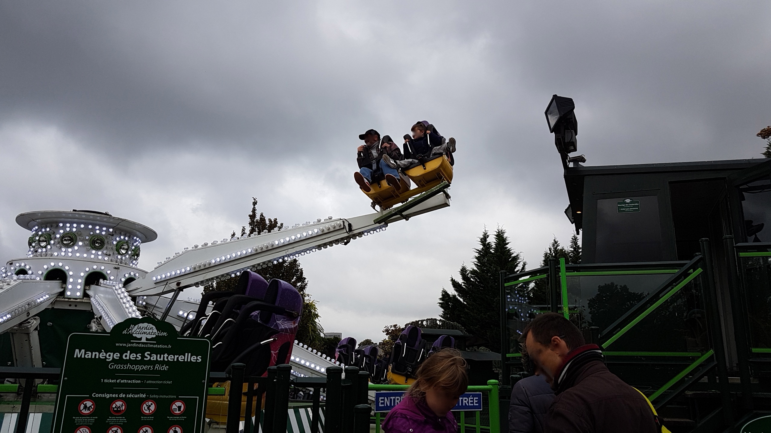 manèges sauterelles 1.jpg