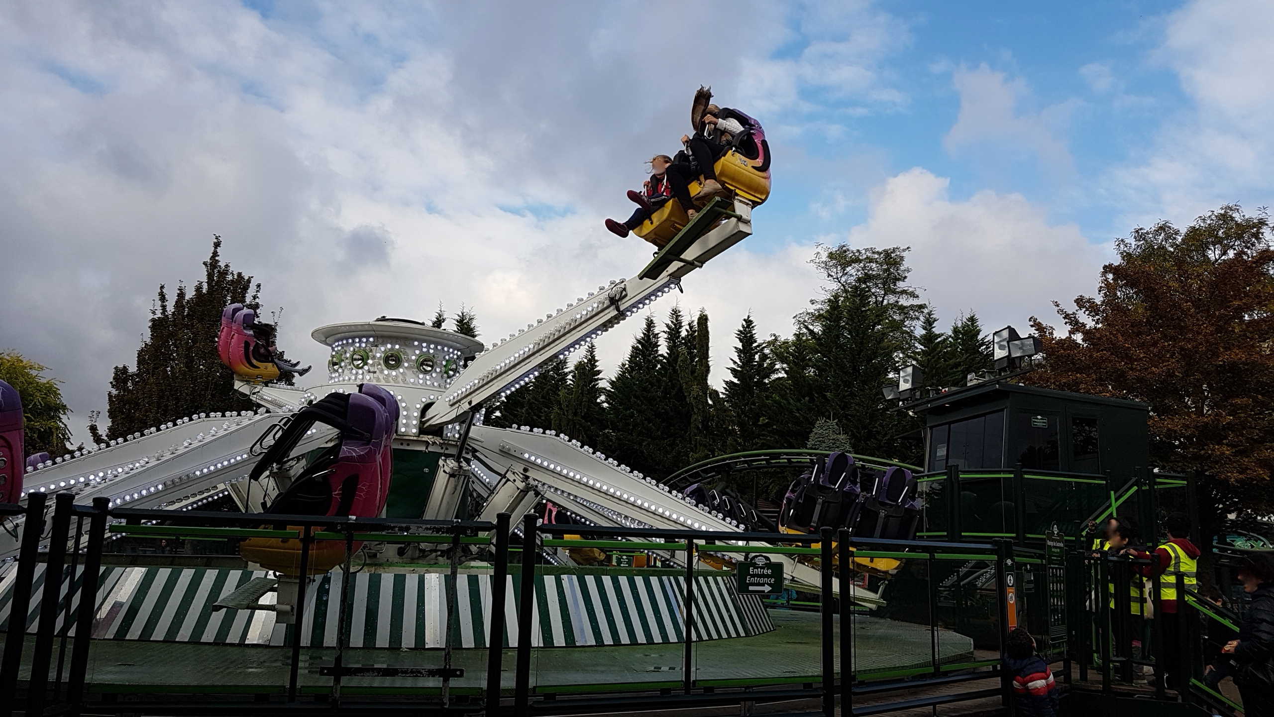 manège sauterelles 4.jpg