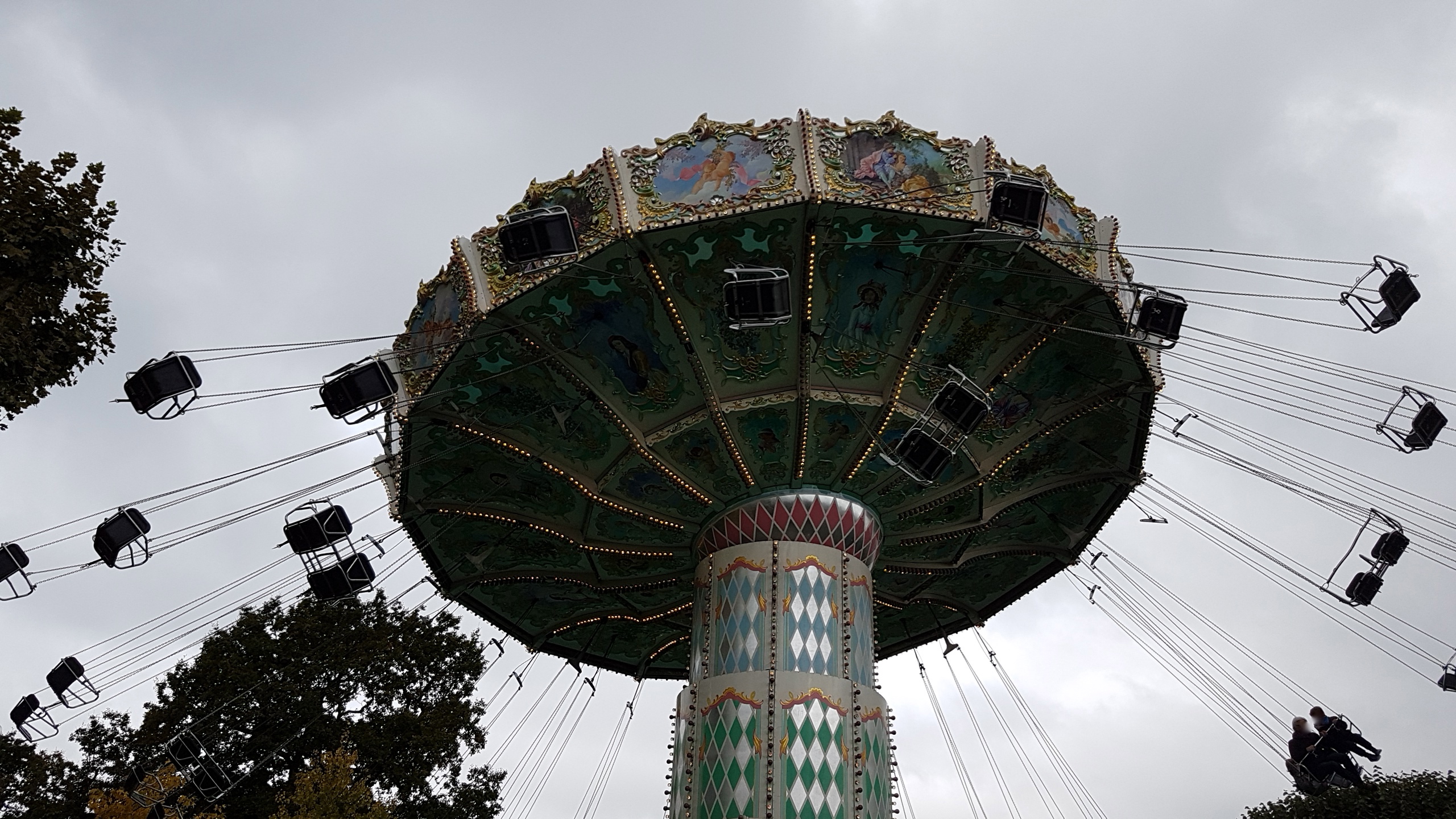 chaises volantes 1.jpg