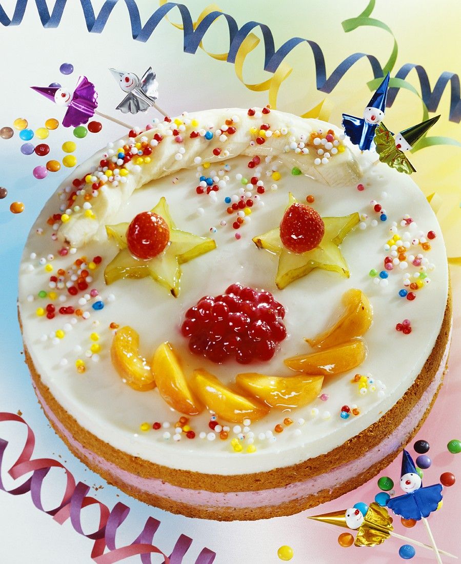 funny-face-cake-with-fruit-and-sprinkles-543806.jpg