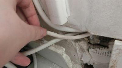 Cable SFR dans ma main a la suite de la constations des problemes