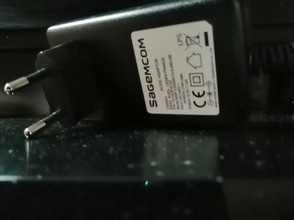 Prise du décodeur à insérer dans une prise murale classique