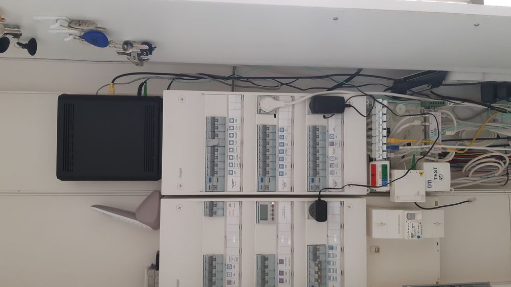 desolé mais est ce que c'est au norme la box fermé dans le placard electrique mon assureur et mon électricien me dit que non