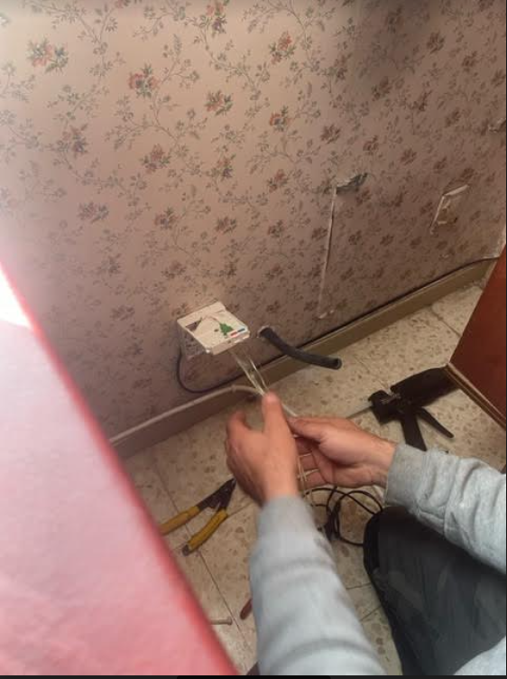 me  voilà avec  un troue  inutile