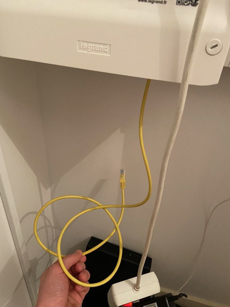 La fil RJ45 qui sort directement de mon compteur, je l'ai relié sur une prise ehernet de ma box..