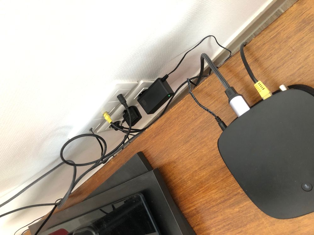 installlation  TV et teléphone mur sallon.jpg