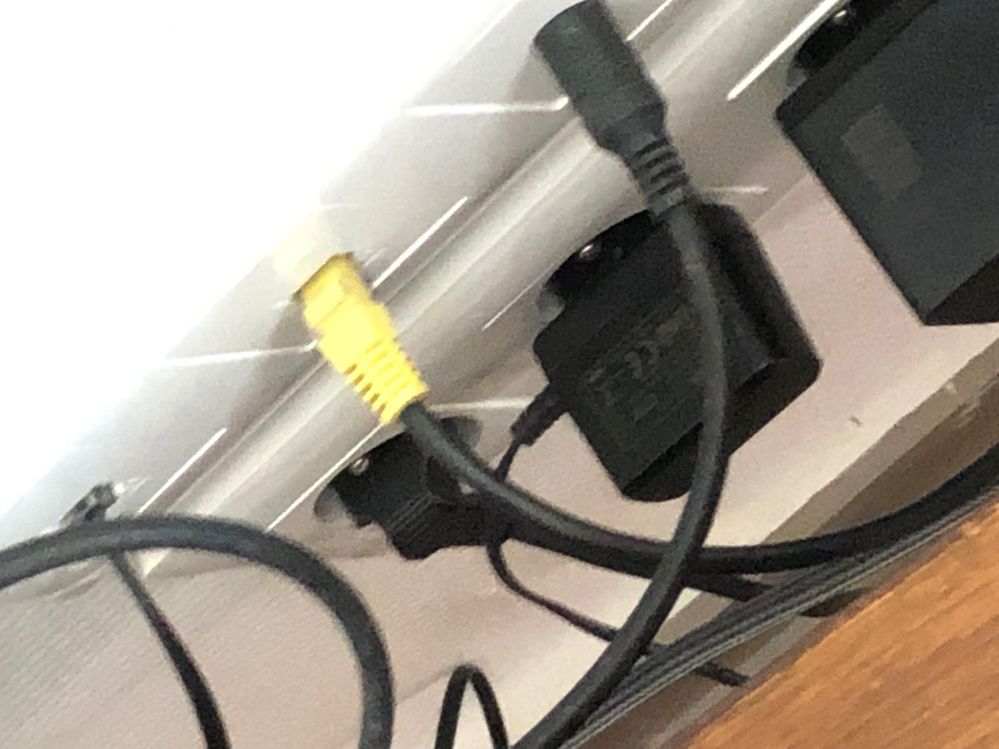 détail des prises  fournies de l'appart .jpg